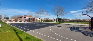 NOUVEAU TERRAIN DE BASKET EXTÉRIEUR